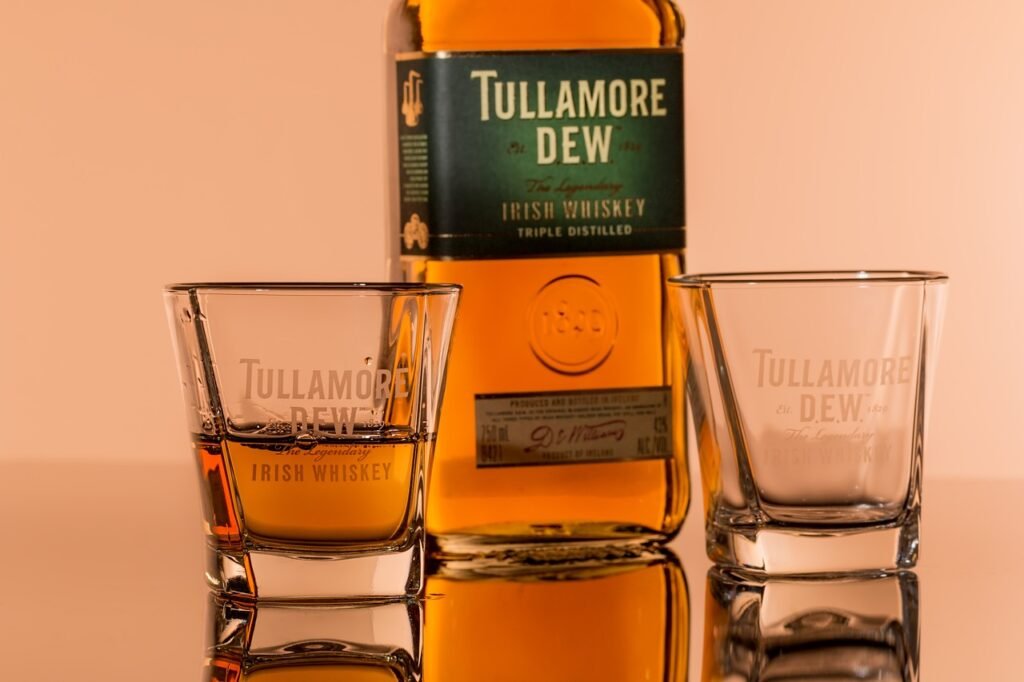 irish whiskey, alcohol, glasses-2152126.jpg